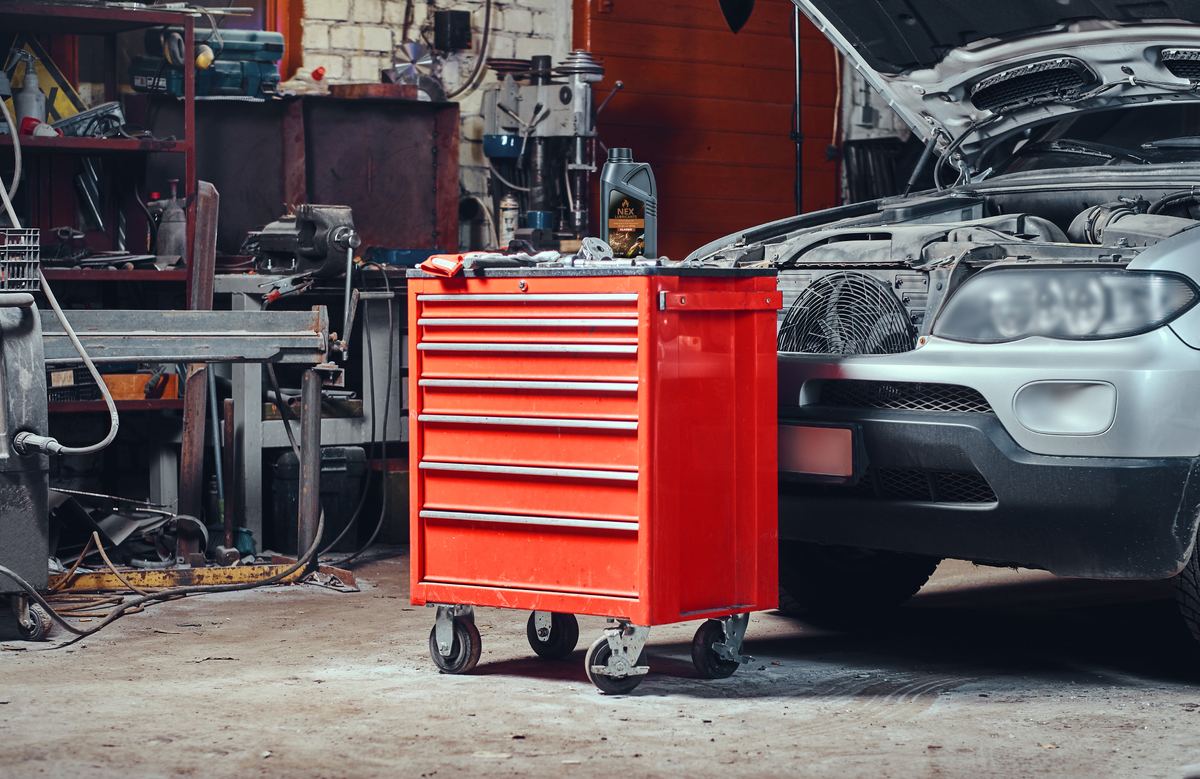 Automotive workshop tool cabinet